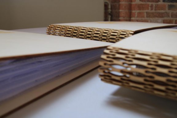 Lasergesneden boekomslag Lasergesneden boekomslag